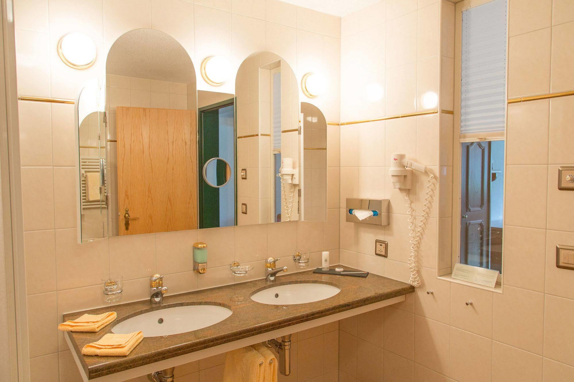 Hotel Simmenhof Lenk Eksteriør bilde